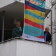 Auf dem Balkon mit Solidaritätsflagge: Sylvia Löhrmann und Bürgermeister Otto Neuhoff